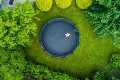 Atelier Botton vous aide à choisir le trampoline idéal pour votre jardin